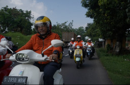 Kunjungi PT PRIA, Presiden PKS Ahmad Syaikhu Dijamu Konvoi Komunitas Vespa