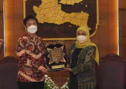 Dubes RRT dan Gubernur Khofifah Bahas Peluang Kerja Sama di Sektor Industri Manufaktur