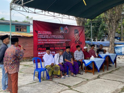 Reses di Kamal, Mahfud terima kuluhan pelaku UMKM