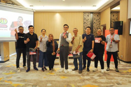 Denny Sumargo, Chief Eksentrik Officer Lion Parcel Datangi Langsung Mitra Agen dan Seller