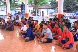 Abang Becak Makam Bung Karno Kota Blitar Gelar Doa,  Dukungan untuk Gibran