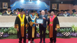 Rektor Unesa Kukuhkan Guru Besar dan Adjunct Professor dari Australia hingga Jerman
