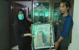 Duka Keluarga Korban di Surabaya Tabrakan KA Probowangi vs ELF