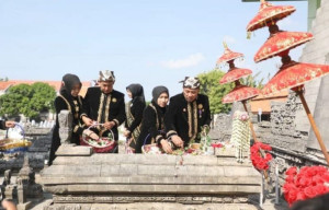 Bupati-Wabup Ziarah ke Makam Rato Ebu
