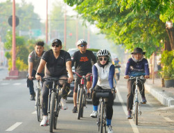 Pj Wali Kota Ali Kuncoro Sapa Warga Sambil Gowes Keliling Kota Mojokerto
