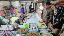 Sapa Pedagang Pasar Semolowaru, BHS Dorong Pemkot Surabaya Salurkan Beras Murah