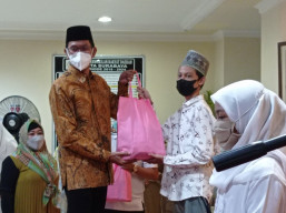 Pimpinan dan Anggota DPRD Surabaya Berbagi Berkah Bersama Anak Yatim