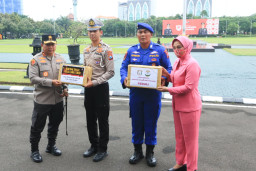 Polda Jatim dan Kemala Bhayangkari Kirim 10.570 Sembako untuk Korban Gempa Cianjur