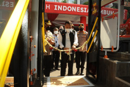 Wali Kota Eri Luncurkan Armada dan Rute Baru Suroboyo Bus, Kini Pembayarannya juga Bisa Pakai Elektronik