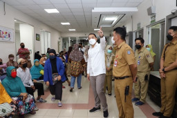 Hari Pertama Masuk Kerja, Wali Kota Eri Sidak Pelayanan RSUD dr Soewandhie