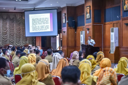 Perkuat Layanan Adminduk di Kelurahan, Wali Kota Eri: Pulang Bawa Solusi