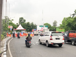 Hampir Celaka, Penyempitan Jalan Bikin Was-Was