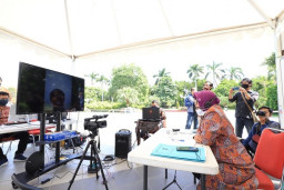 Memotivasi Pelajar Surabaya di Tengah Pandemi LewatTeleconference
