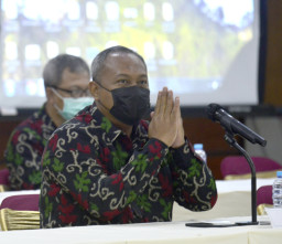 Plh Wali Kota Surabaya Ajak PMI Ikut Sosialisasikan Vaksinasi Covid-19