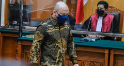 Irjen Teddy, Didakwa Gelapkan Sabu Barang Bukti, ke Sidang Berbatik