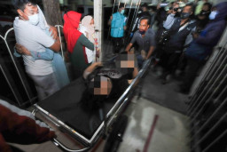 Tebas Polisi Dengan Parang, Dua Bandar Ditembak Mati.