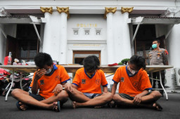 FOTO: Pelaku Pengeroyokan Diringkus Polrestabes Surabaya