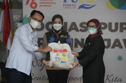 Jabar Bergerak Terima Donasi dari Kementerian PUPR Untuk Nakes, Sopir Ambulans, Petugas Permakaman