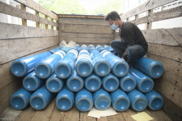 Jabar Salurkan Bantuan Pasokan Oksigen Melalui Poskibar