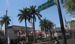 Kendaraan Bermotor Dilarang Parkir di Kawasan Tunjungan