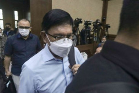 Mantan Menteri Plate, Dituntut 15 Tahun, Uang Pengganti Rp 17,8 Miliar