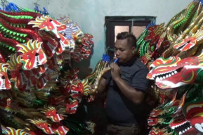 Jelang Libur Nataru, Perajin Terompet Mulai Dibanjiri Orderan Aneka Motif
