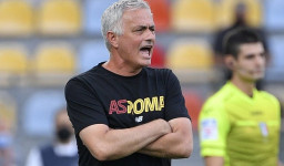 Labrak Wasit, Jose Mourinho Ngamuk di Lapangan