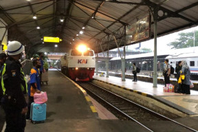 Dampak Banjir, KA Penumpang Tujuan Jakarta Hari Ini Dibatalkan