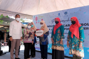 Pemkot Bagikan 742 Unit Komputer untuk Semua PPT