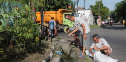 Warga Kerja Bakti, Pemkot Terjunkan 20 Dump Truck