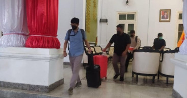 Kantornya Digeledah KPK, Bupati Bangkalan, Dinas Luar