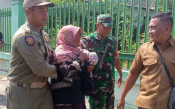 Terbelit Utang, Suami Istri Lansia Kepergok Ngemis di Jalan