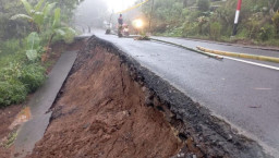 Jalan Tirtoyudo Malang Ambles, Distribusi Sembako Terhambat