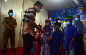 Karang Taruna Mulyorejo Berikan Santunan ke Anak Yatim