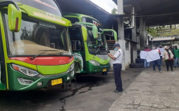 Kelangkaan Solar Dikeluhkan Sopir Bus di Ponorogo