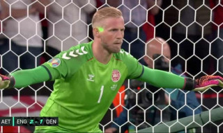 Insiden Laser Kasper Schmeichel, UEFA Denda Inggris Rp522 Juta