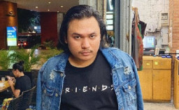 Pakai Tajak Dipadu Hot Pants, Dikritik Rendahkan Adat Melayu Riau