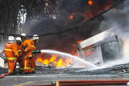 Pabrik Palet Margomulyo Seluas 3.500 Meterpersegi Ludes Terbakar