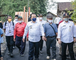 Bupati Hendy Tinjau Peningkatan Infrastruktur Jalan