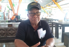 Pria Dibalik Keindahan Lingkungan Sentra Wisata Kuliner Manukan