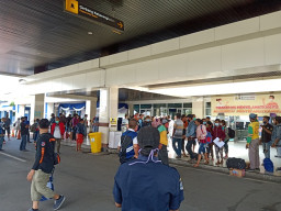 Ratusan Penumpang Padati Pelabuhan Tanjung Perak, Prokes Diperketat