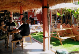 Tempat Nongkrong Keren Ala Pulau Dewata di Surabaya