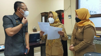 Sidak Hari Pertama Kerja, Wali Kota Ancam Potong Gaji PNS Bolos