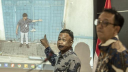 Pertandingan Malam Arema vs Persebaya, Bermotif Komersial