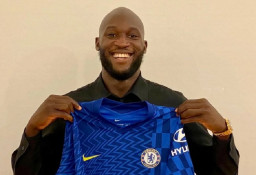 Resmi Gabung Chelsea, Pecahkan Rekor Transfer Termahal