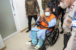 Ditangkap KPK, Dibantarkan di RSPAD dan Keuangan Gubernuran Dibekukan