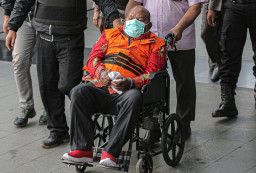 Keluarga dan Dokter Pribadi Lukas Enembe, Minta yang Aneh-aneh