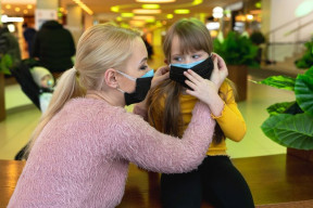 Penggunaan Masker Ganda Kurangi Risiko Klaster Covid-19