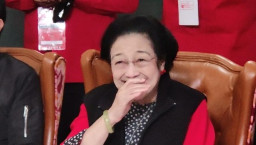 Mega Tersipu Didendangkan Lagu "Mega Kabeh"