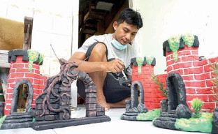 Manfaatkan Adonan Semen, Rofiq Sukses Ciptakan Hiasan Akuarium Cantik